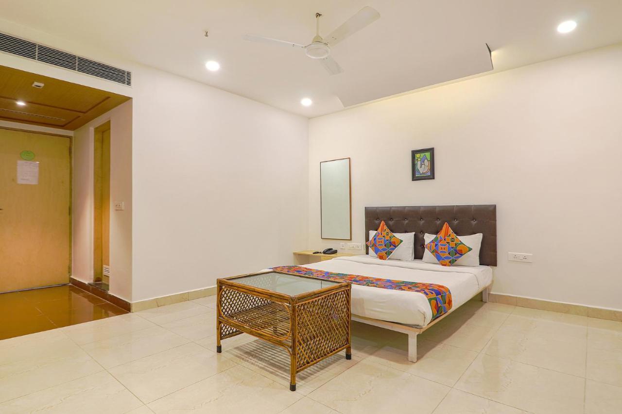 Fabhotel Aamantran & Banquet Halls - Nr Rtc X Roads Metro Station Hyderabad Exterior photo
