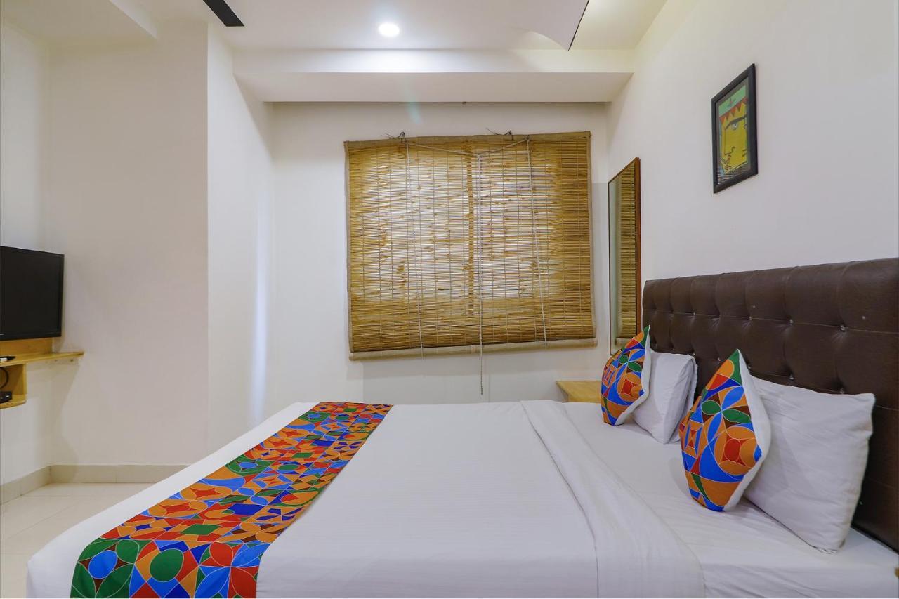 Fabhotel Aamantran & Banquet Halls - Nr Rtc X Roads Metro Station Hyderabad Exterior photo