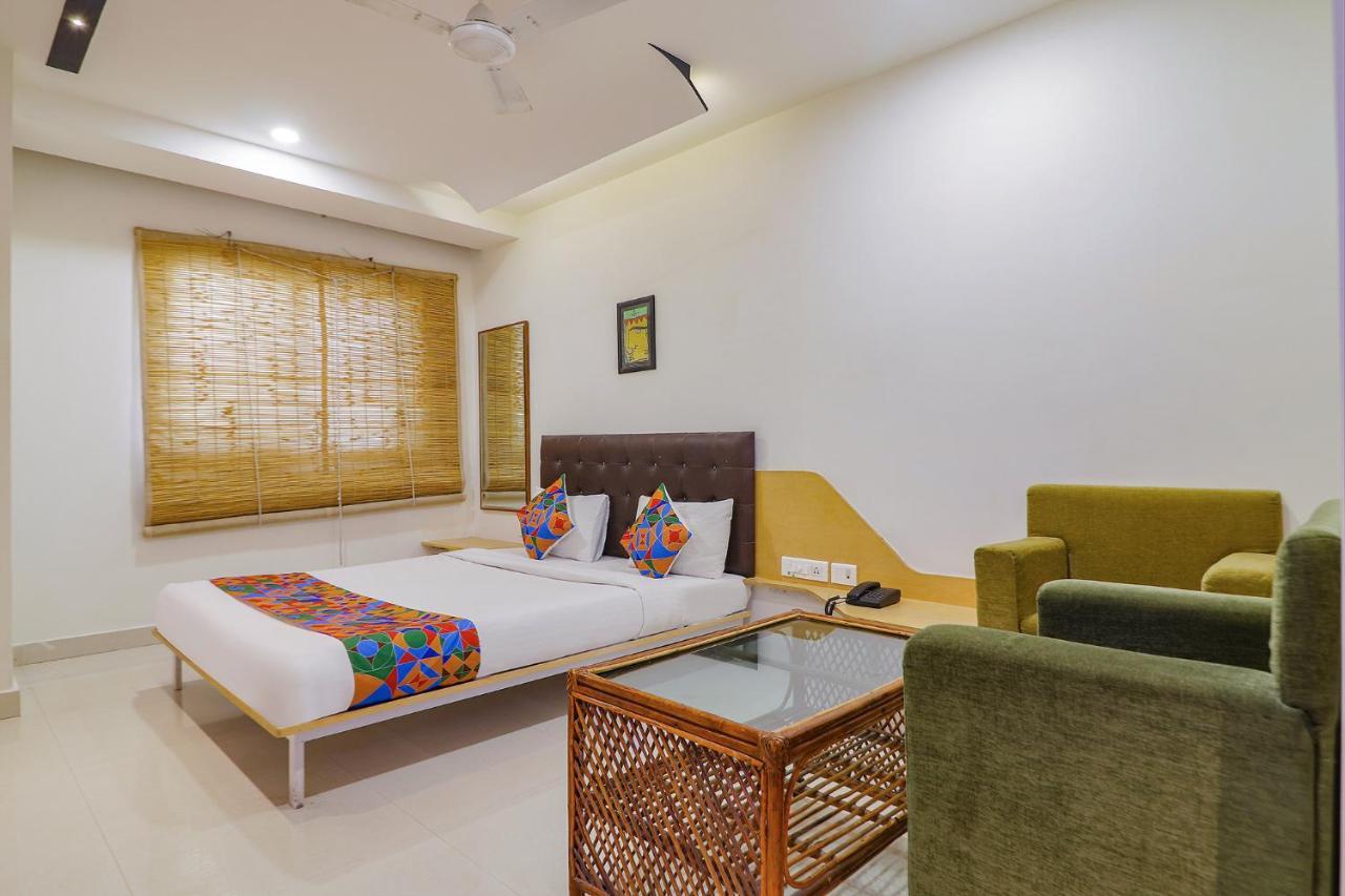 Fabhotel Aamantran & Banquet Halls - Nr Rtc X Roads Metro Station Hyderabad Exterior photo